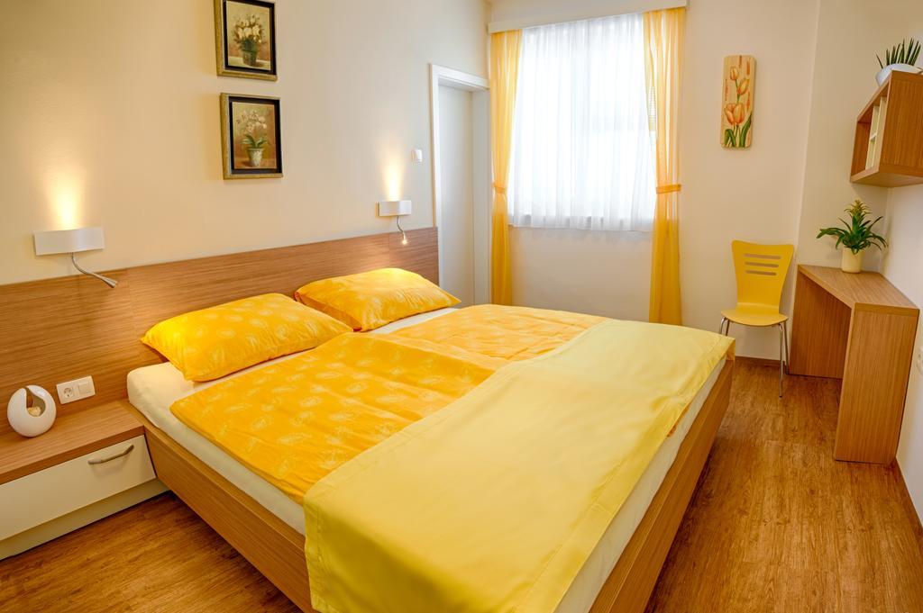 Sea View Guesthouse Opara Пиран Стая снимка