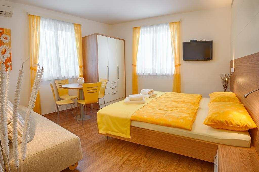 Sea View Guesthouse Opara Пиран Стая снимка
